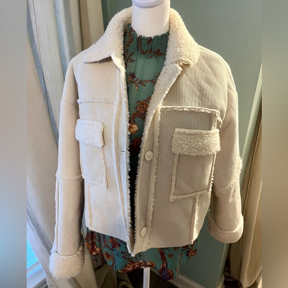 Blue Blush Women's Cream Sherpa-Lined Jacket Size Medium